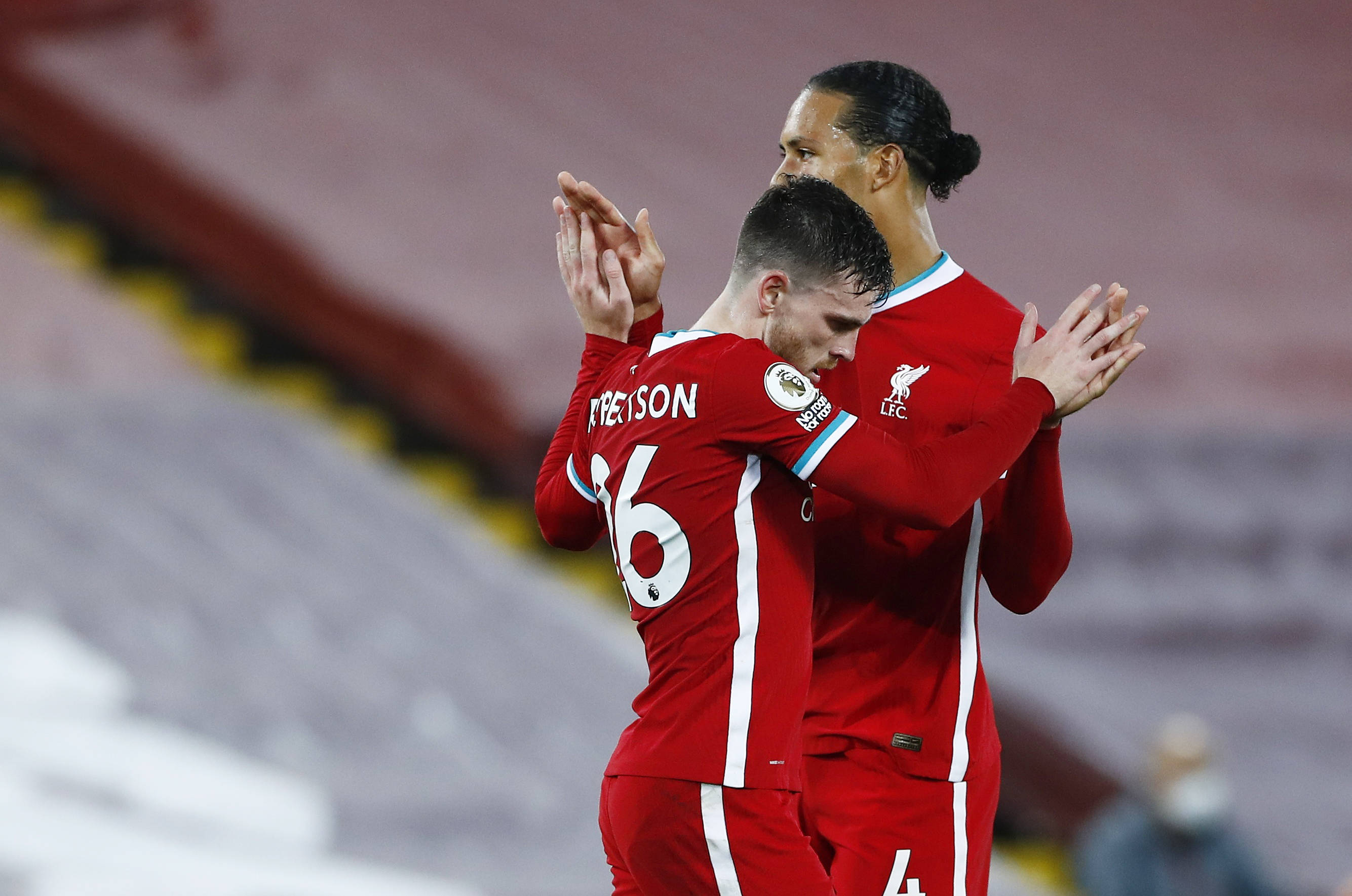 记者：路易斯-迪亚斯已经告别利物浦队友，今晚离开东京.