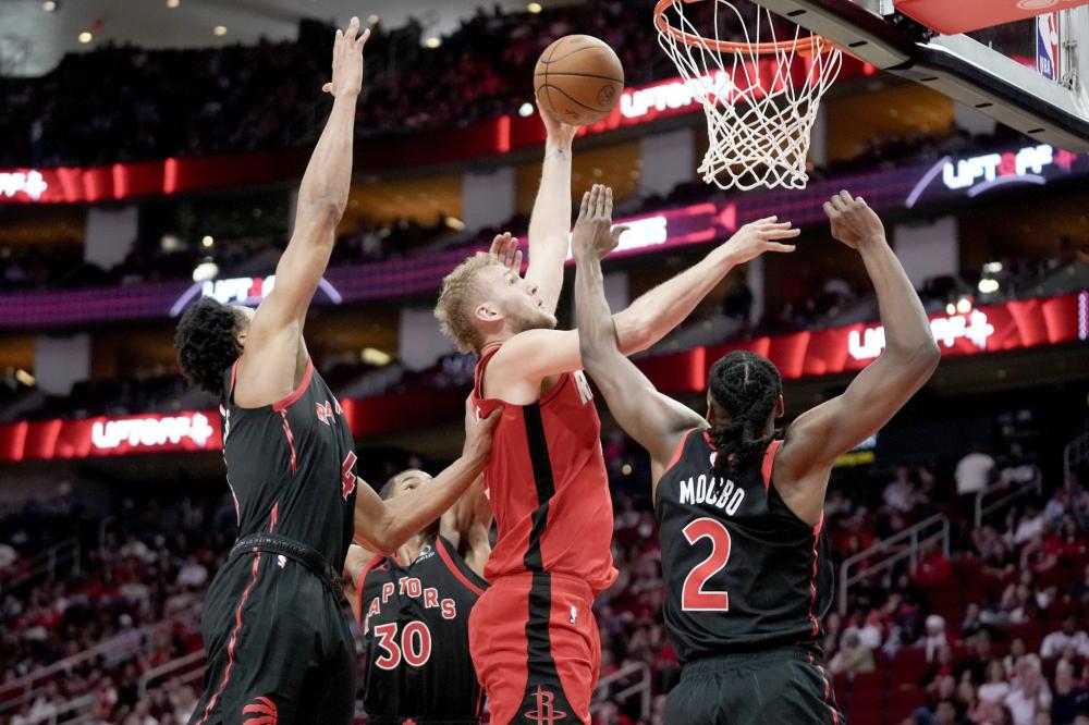 WTT大满贯赛：男单8强诞生！王楚钦3-0横扫名将，国乒2人晋级